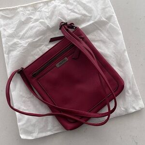 ROOTS CROSSBODY LEATHER BAG IN RED